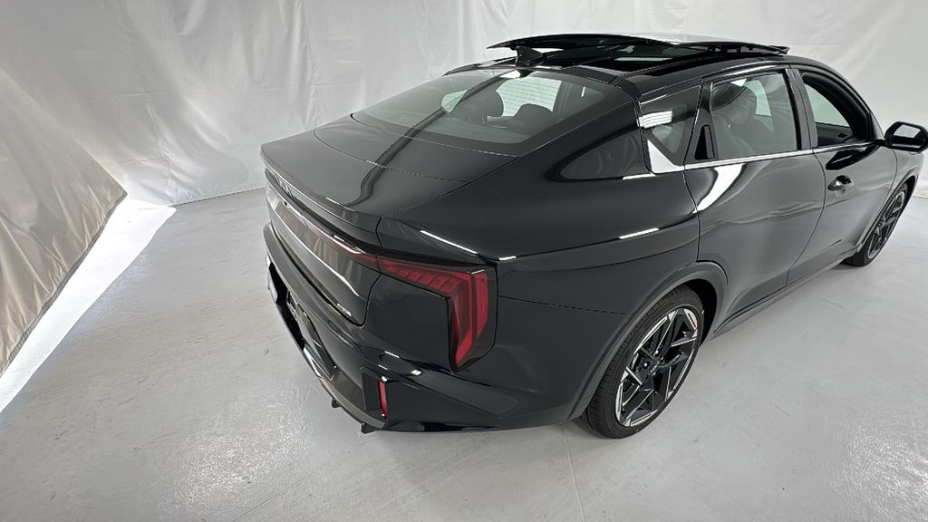 2025 Kia K4 GT-Line photo 3