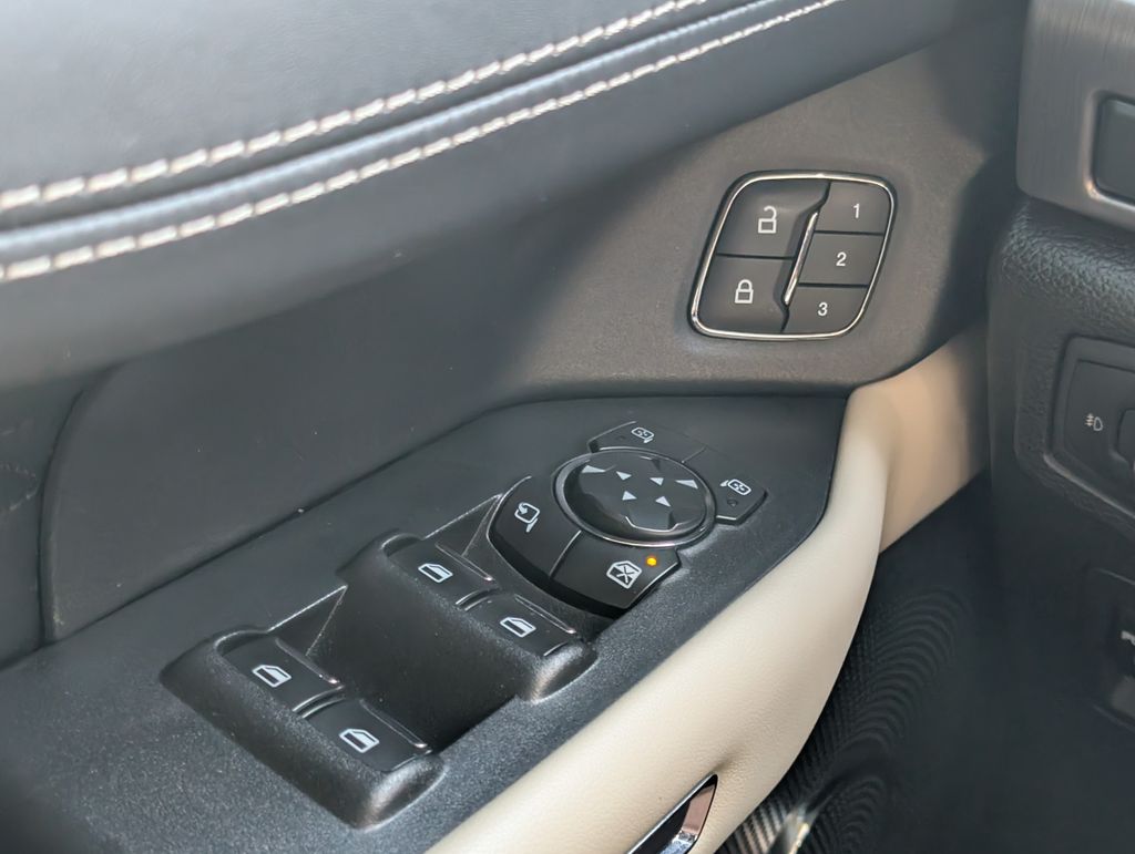 2020 Ford Expedition MAX Platinum photo 11