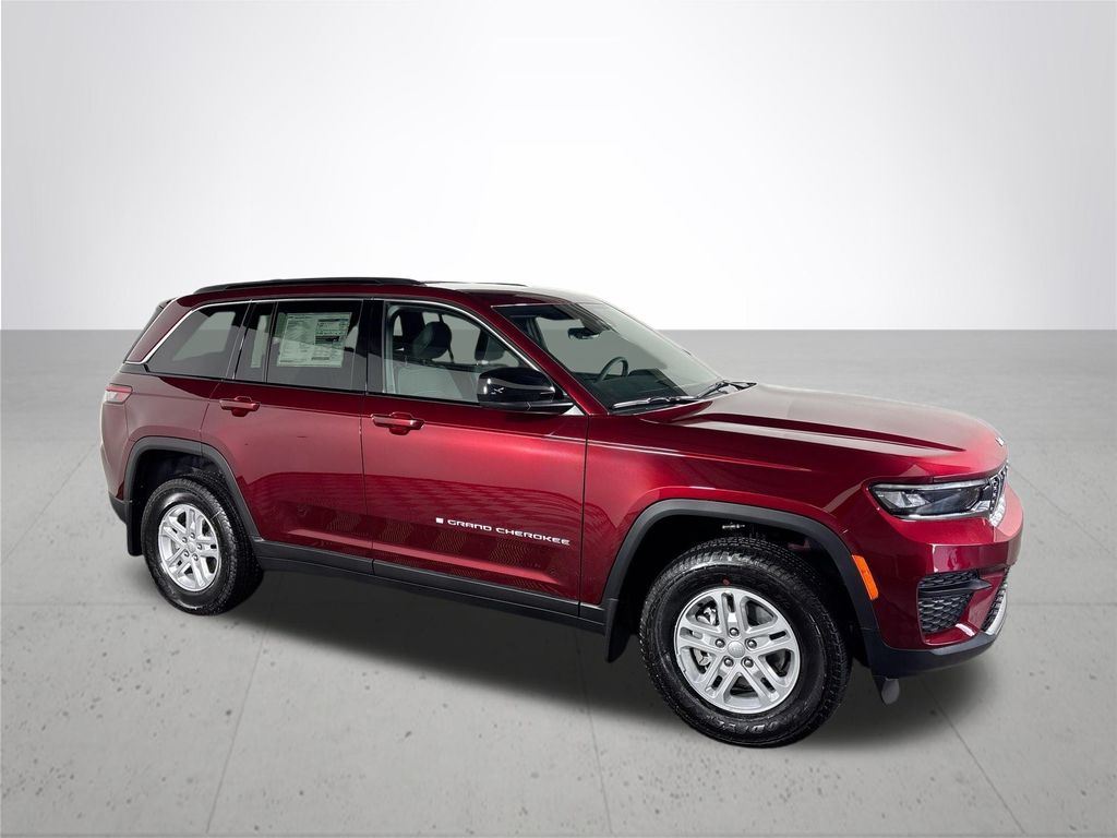 2025 Jeep Grand Cherokee Laredo photo 4