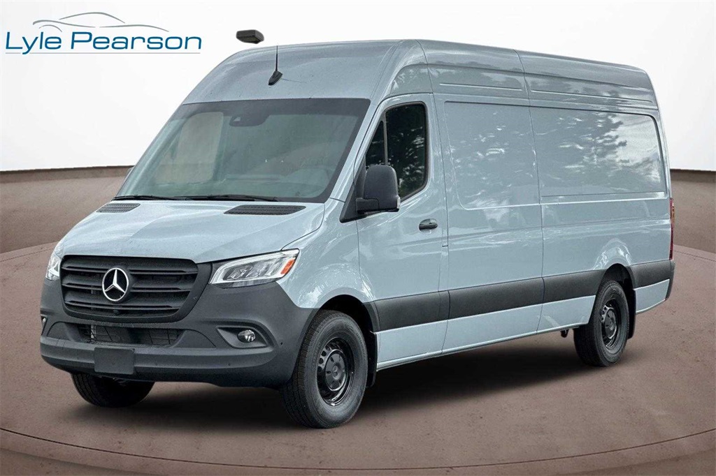 2024 Mercedes-Benz Sprinter Crew Van Base's photo