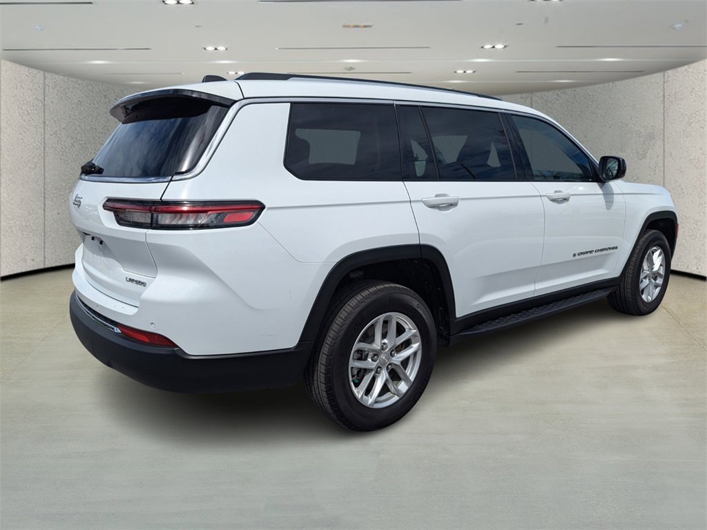 2023 Jeep Grand Cherokee Laredo photo 2