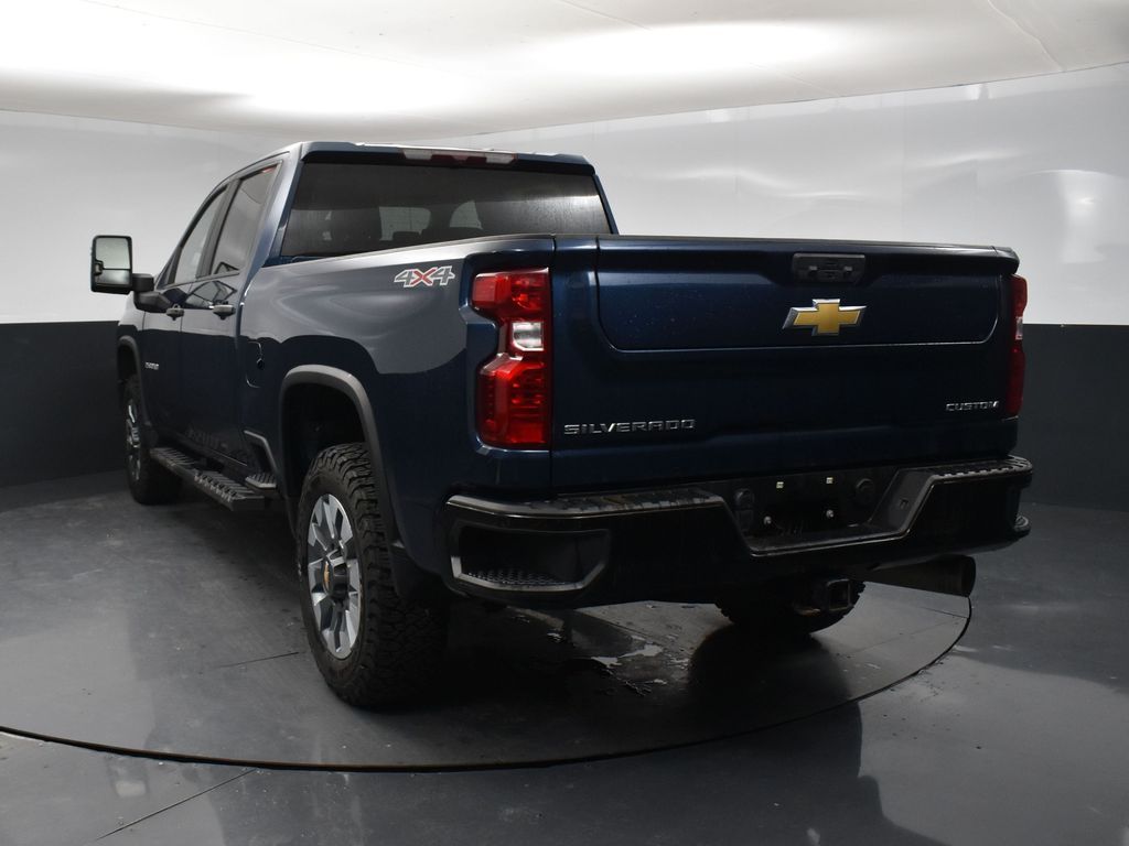2023 Chevrolet Silverado 2500HD Custom photo 3