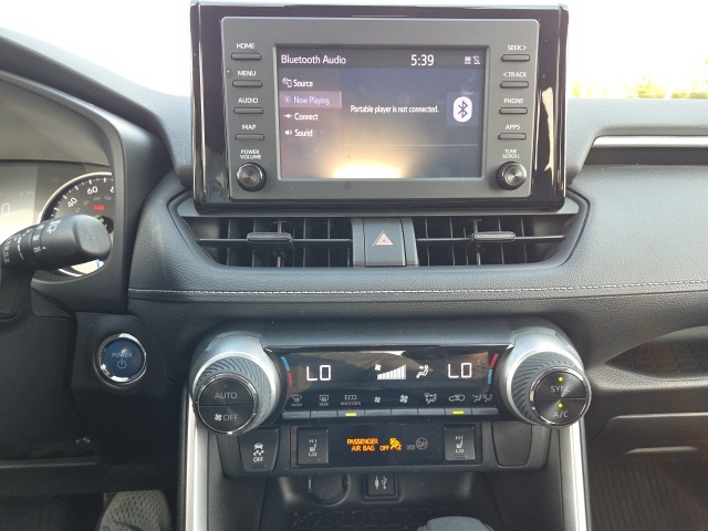 2019 Toyota RAV4 Hybrid XLE photo 30