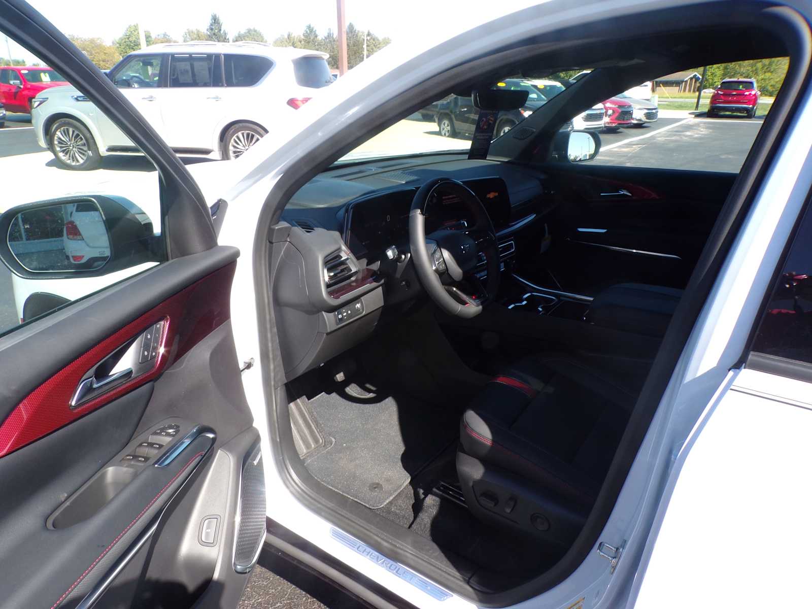 2026 Chevrolet Traverse RS photo 2