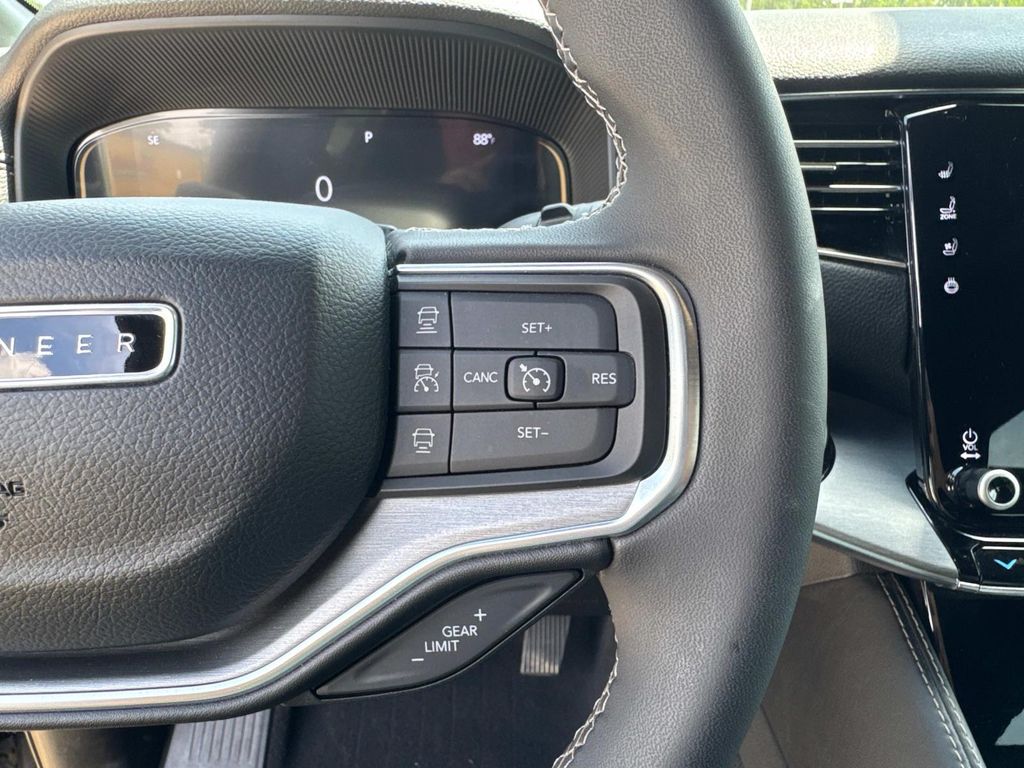 2023 Jeep Wagoneer Series II Carbide photo 22