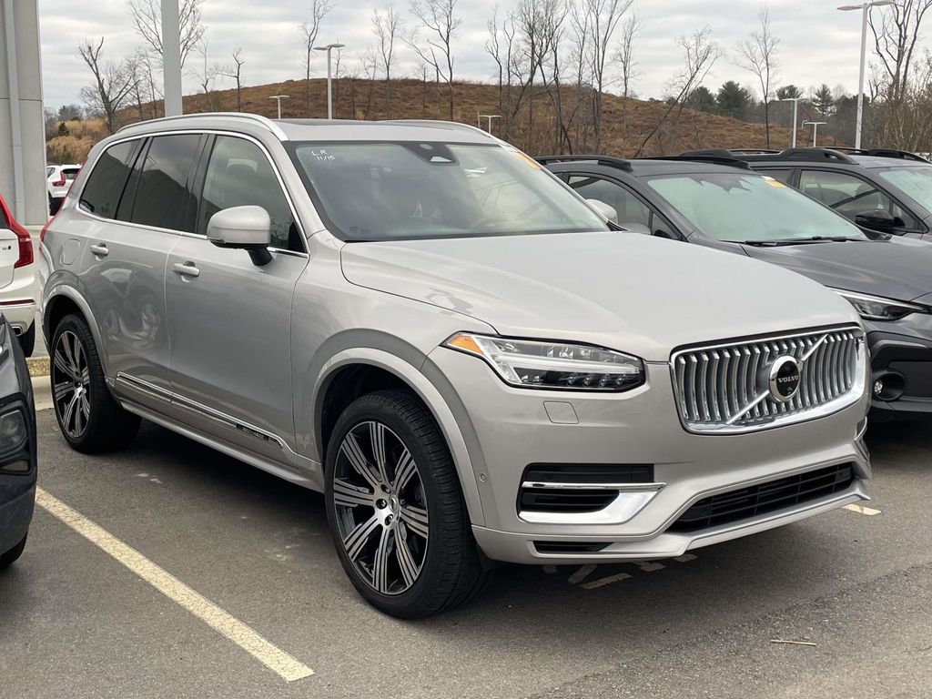 2024 Volvo XC90 Plus's photo