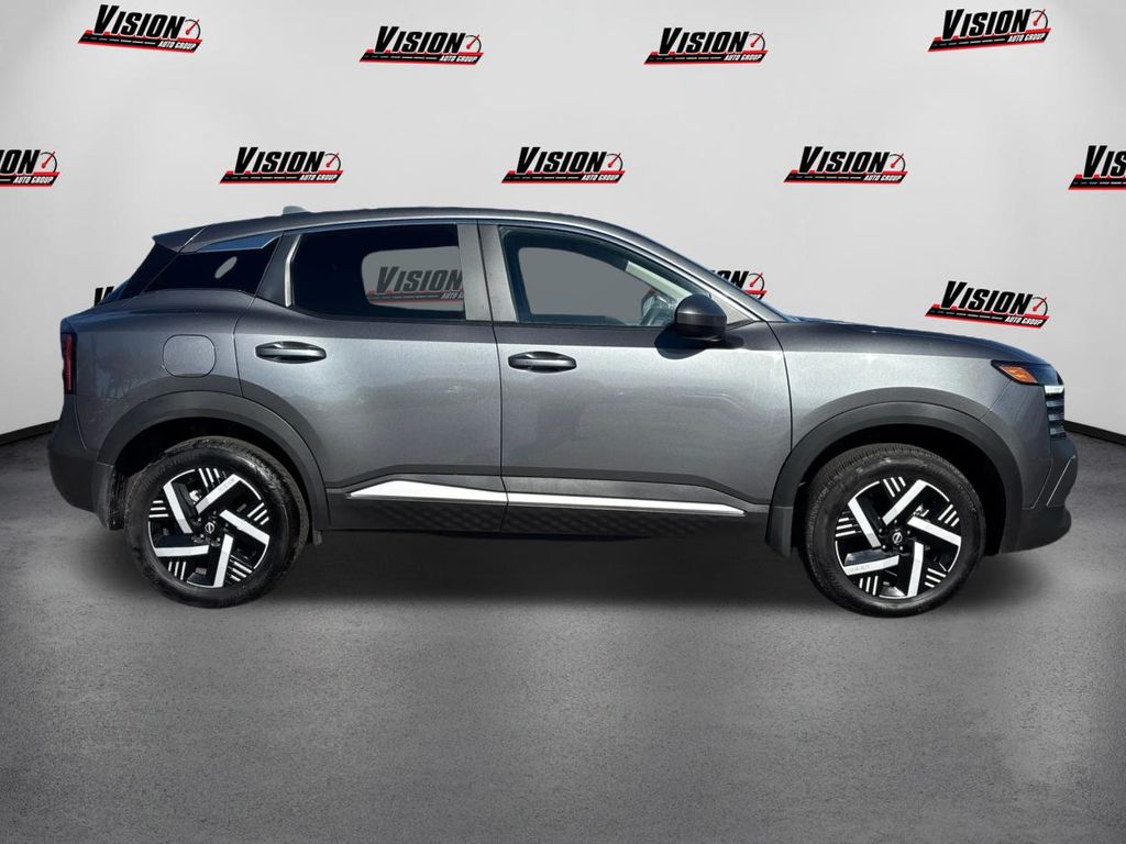 2025 Nissan Kicks SV photo 4