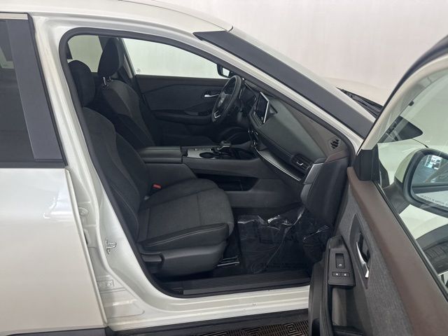2023 Nissan Rogue SV photo 8