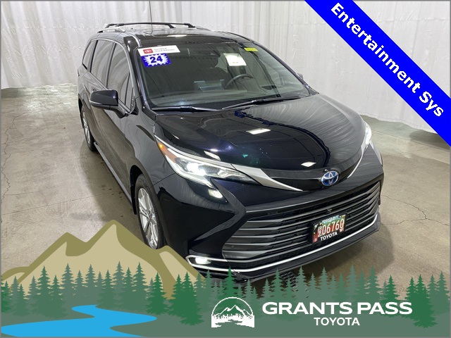 2024 Toyota Sienna Platinum's photo
