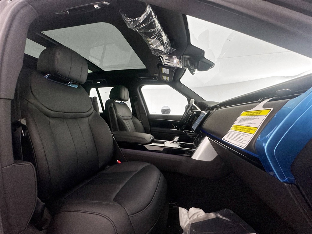 2025 Land Rover Range Rover SE photo 23