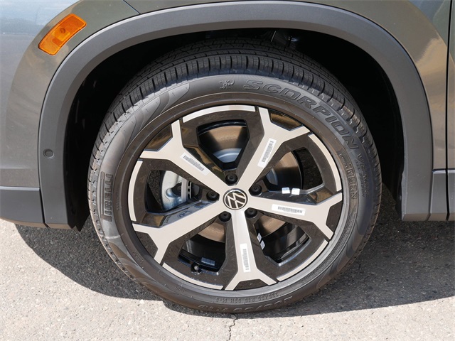 2025 Volkswagen Tiguan SE photo 4
