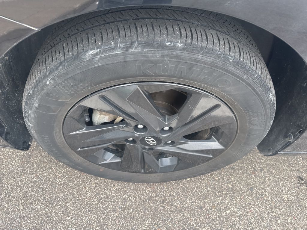 2023 Hyundai Elantra SEL photo 4