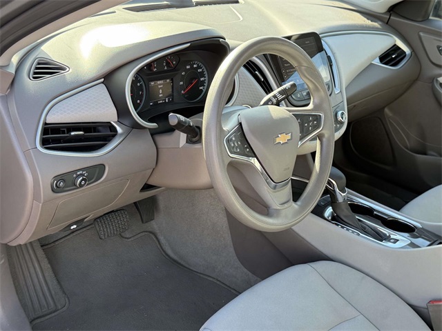 2024 Chevrolet Malibu 1LT photo 2