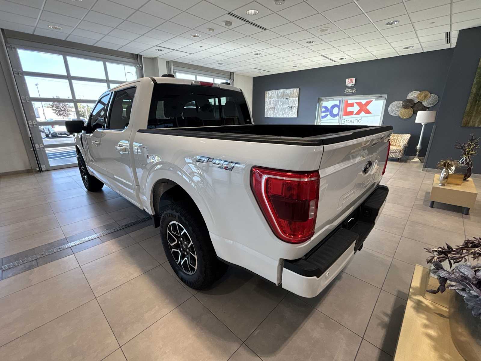2023 Ford F-150 XLT photo 4