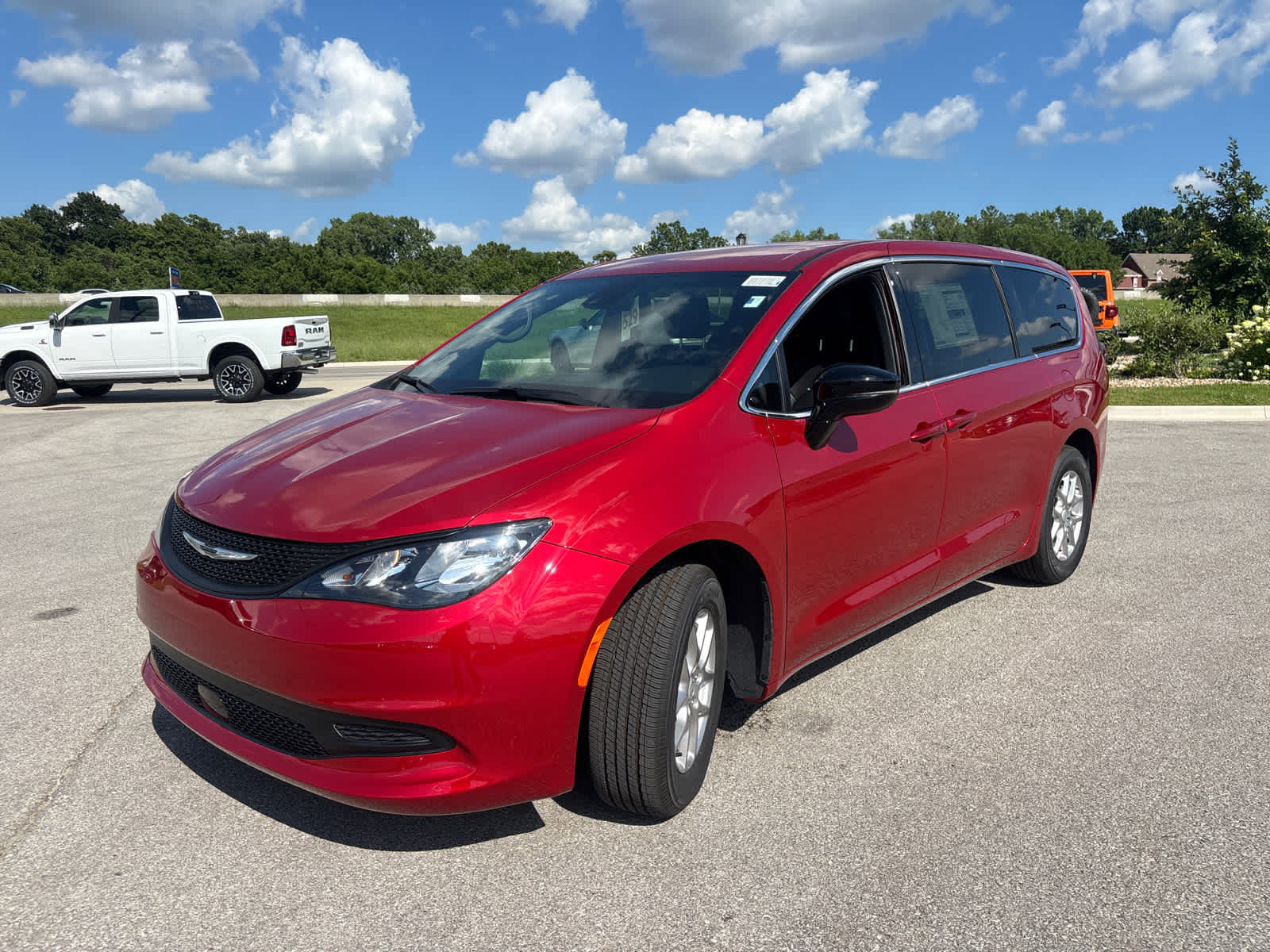 2025 Chrysler Voyager LX photo 4