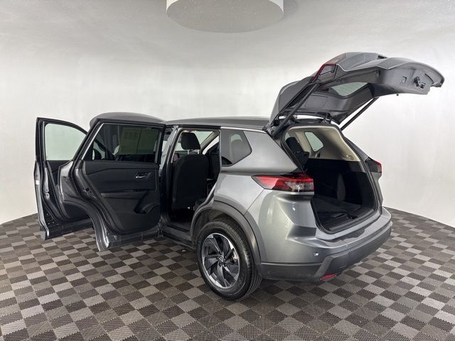 2024 Nissan Rogue SV photo 11