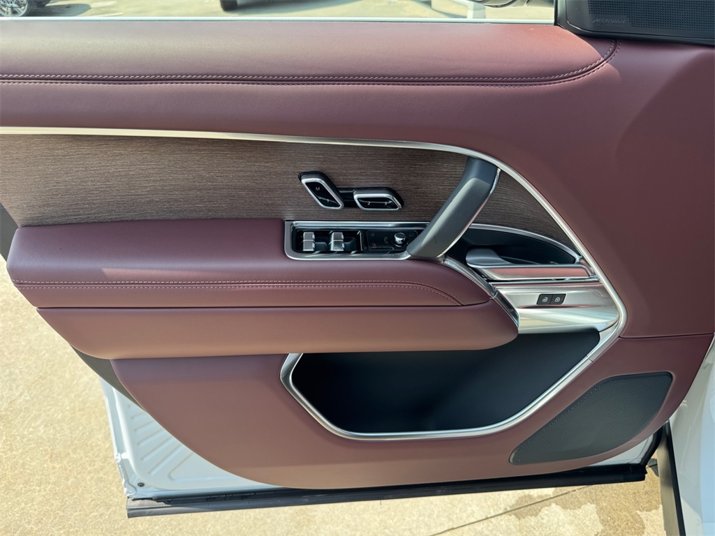 2025 Land Rover Range Rover SE photo 17