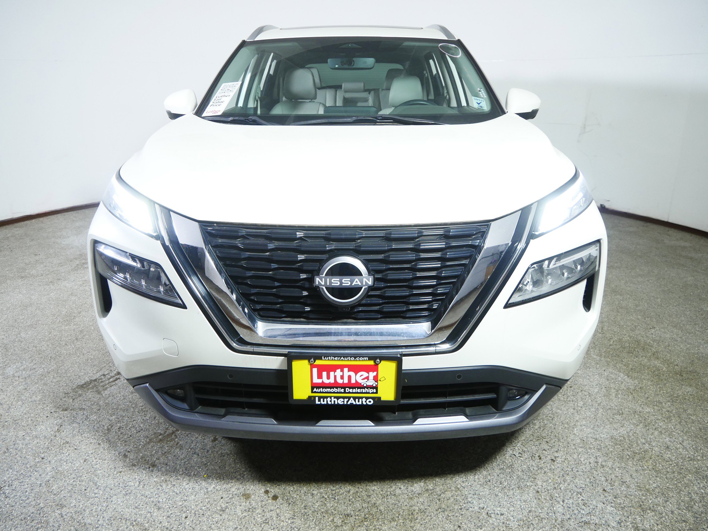 2022 Nissan Rogue SL photo 2