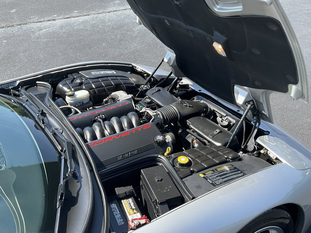 2004 Chevrolet Corvette Base photo 17