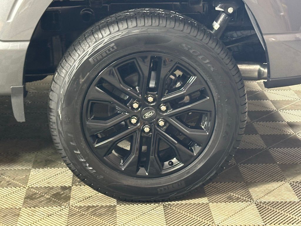 2025 Ford F-150 XLT photo 4