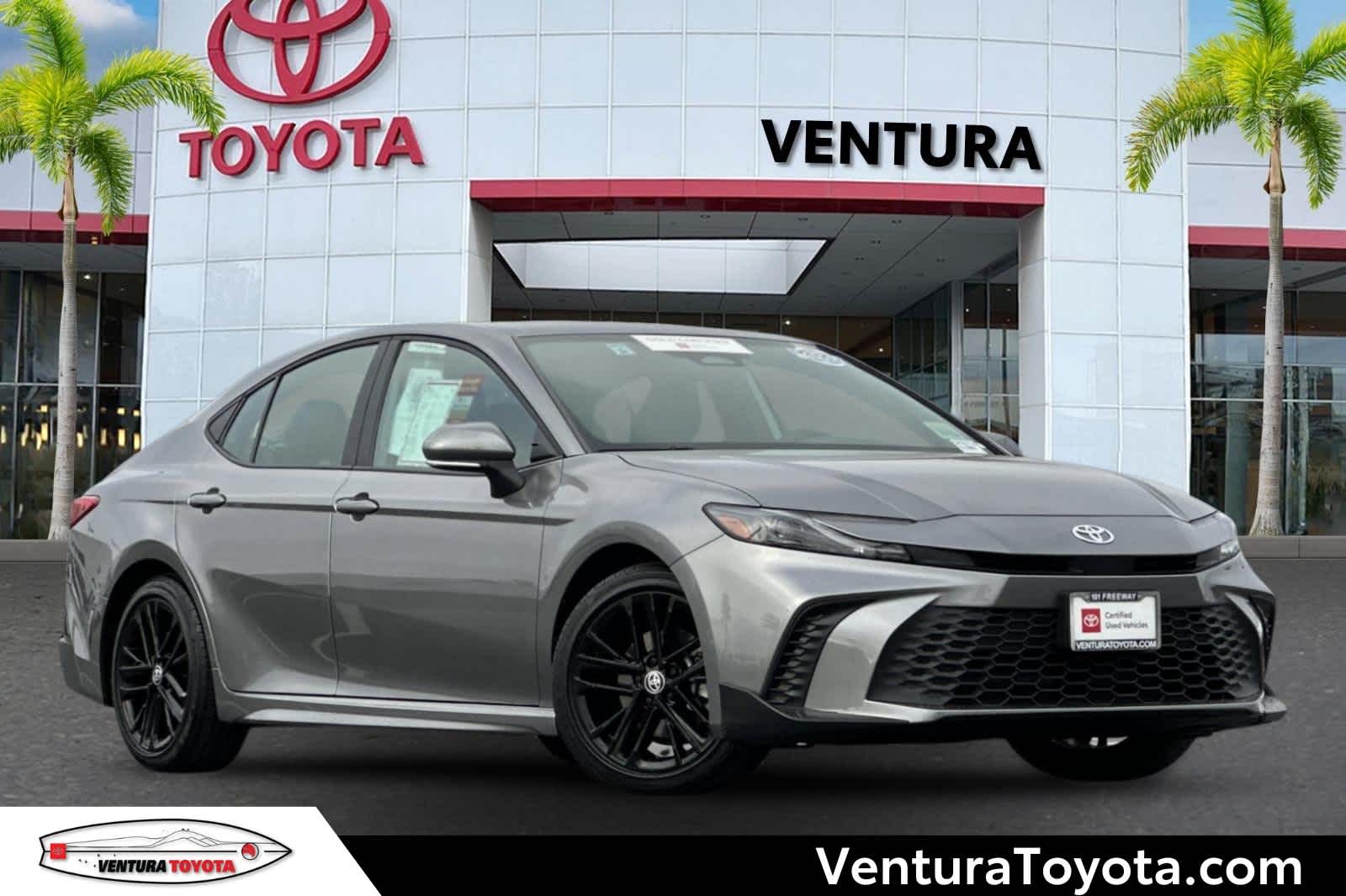 2025 Toyota Camry SE's photo