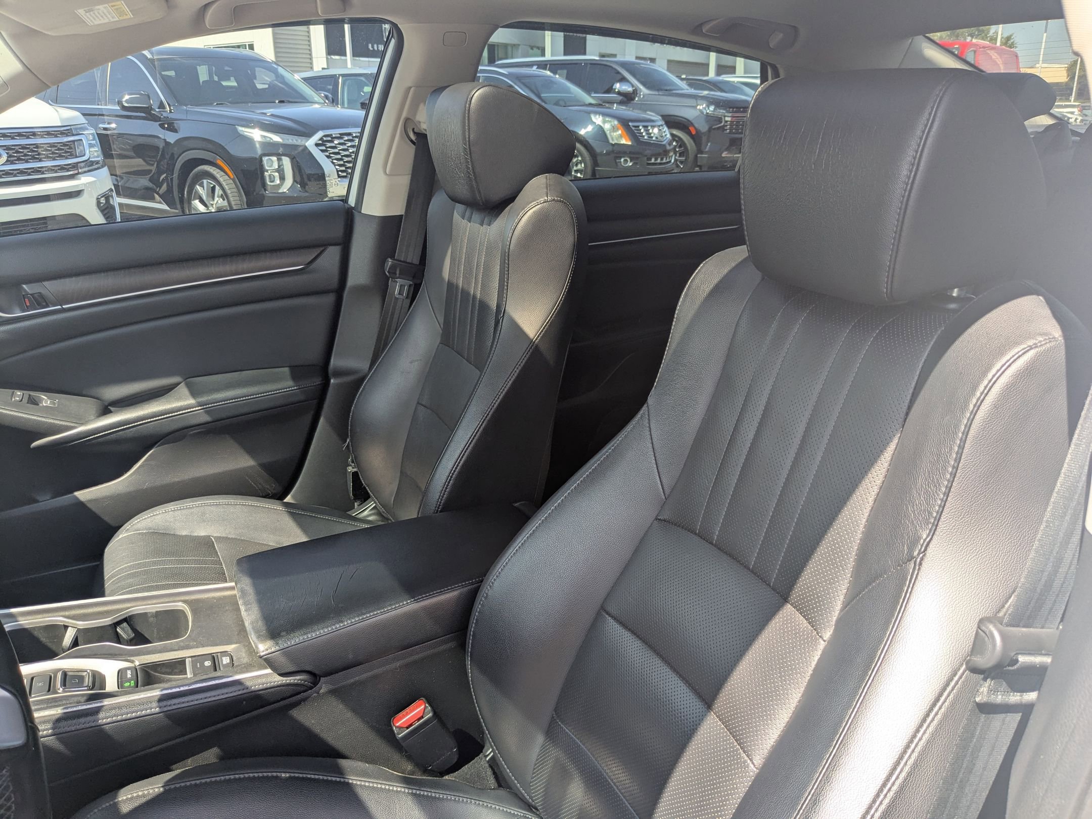 2018 Honda Accord Touring 2.0T photo 14