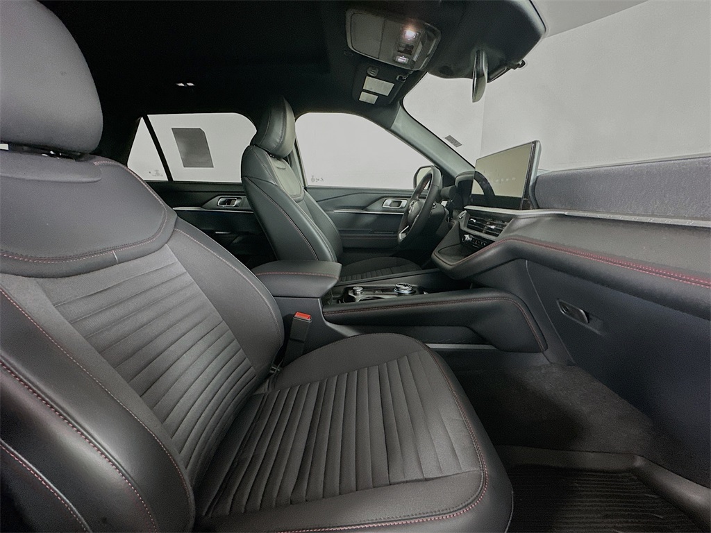 2025 Ford Explorer ST-Line photo 29