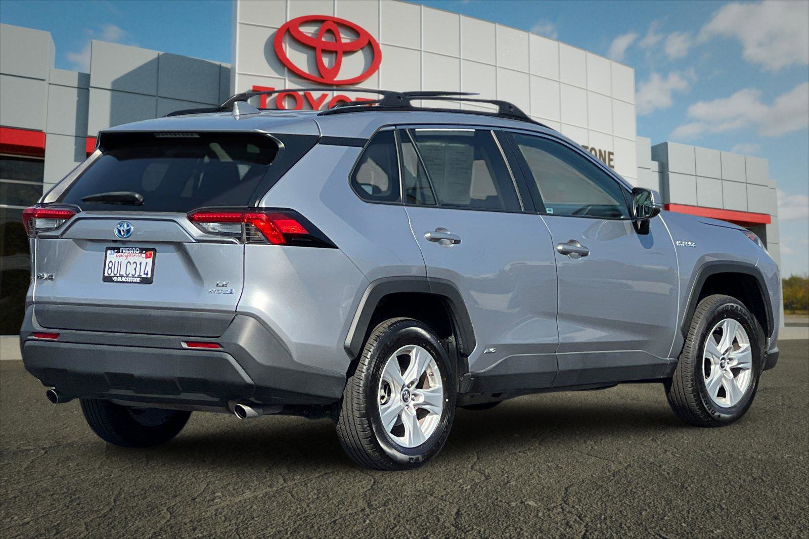 2021 Toyota RAV4 Hybrid LE photo 2