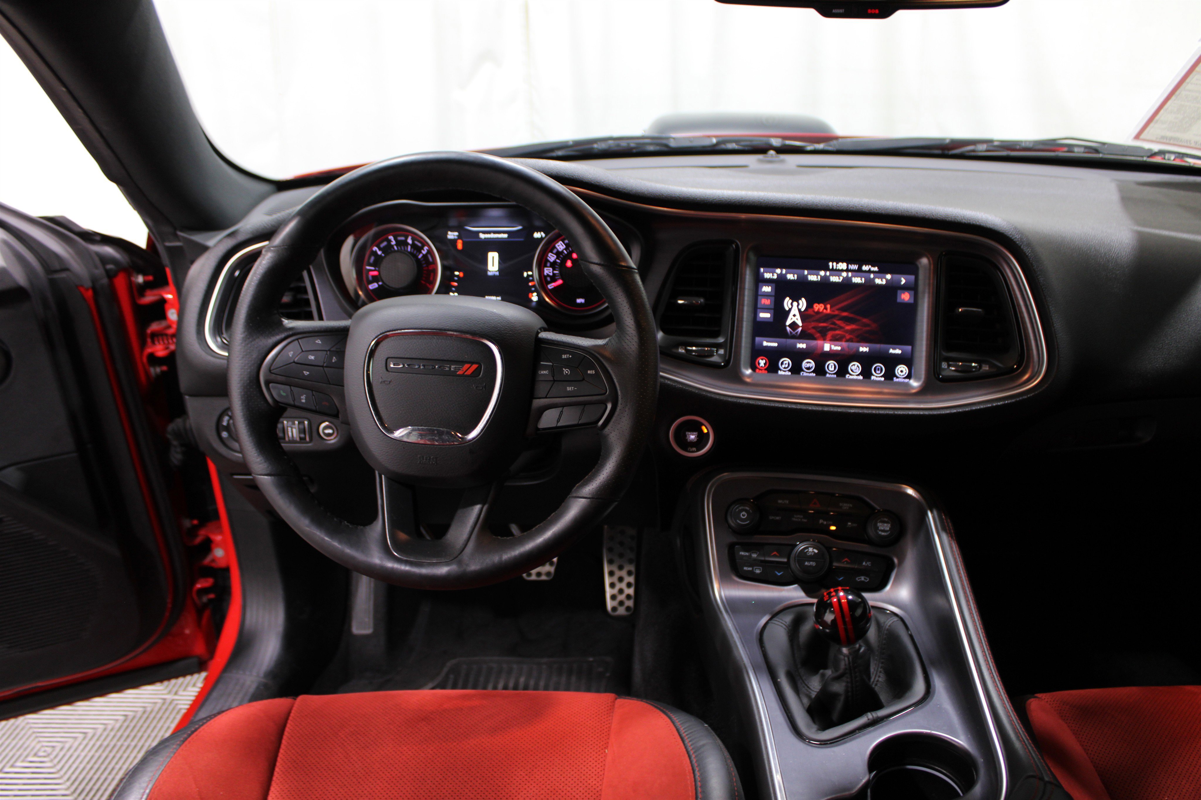 2017 Dodge Challenger 392 Scat Pack Shaker photo 2