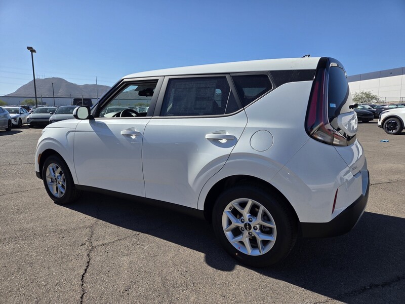 2025 Kia Soul LX S photo 4