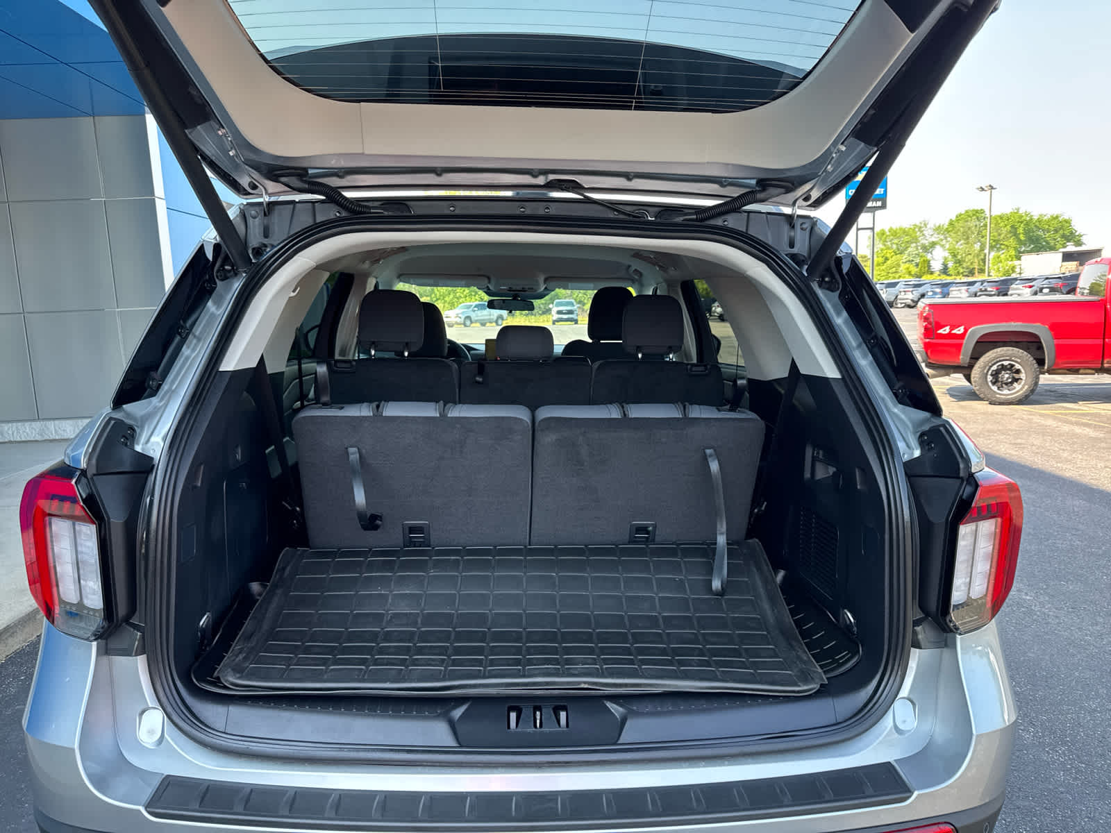 2025 Ford Explorer photo 10
