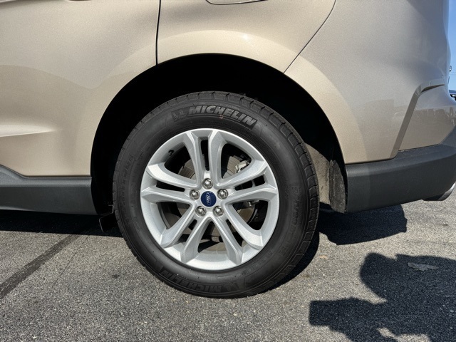 2020 Ford Edge SEL photo 11