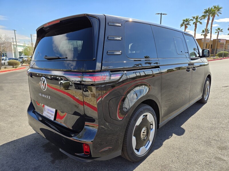 2025 Volkswagen ID. Buzz Pro S photo 3