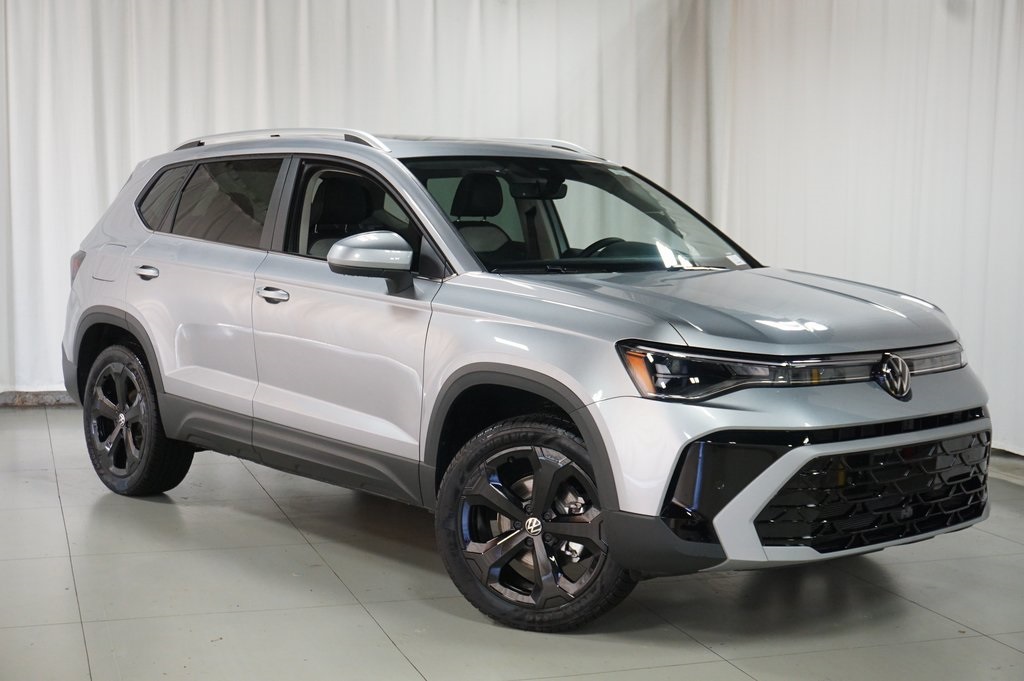 2025 Volkswagen Taos SEL photo 3