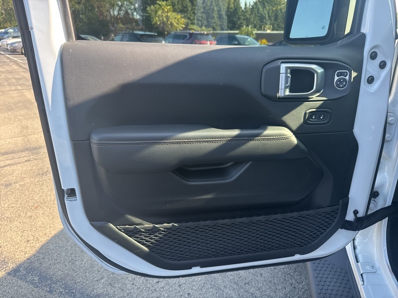 2023 Jeep Wrangler Altitude photo 14