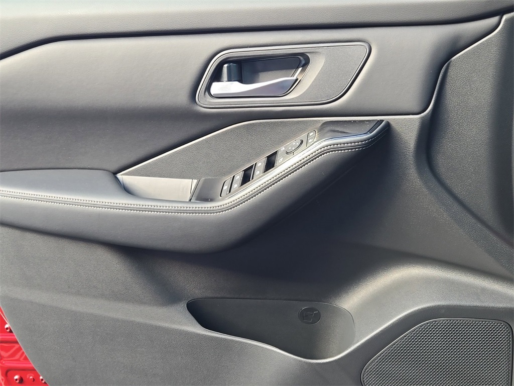 2025 Nissan Rogue SV photo 21