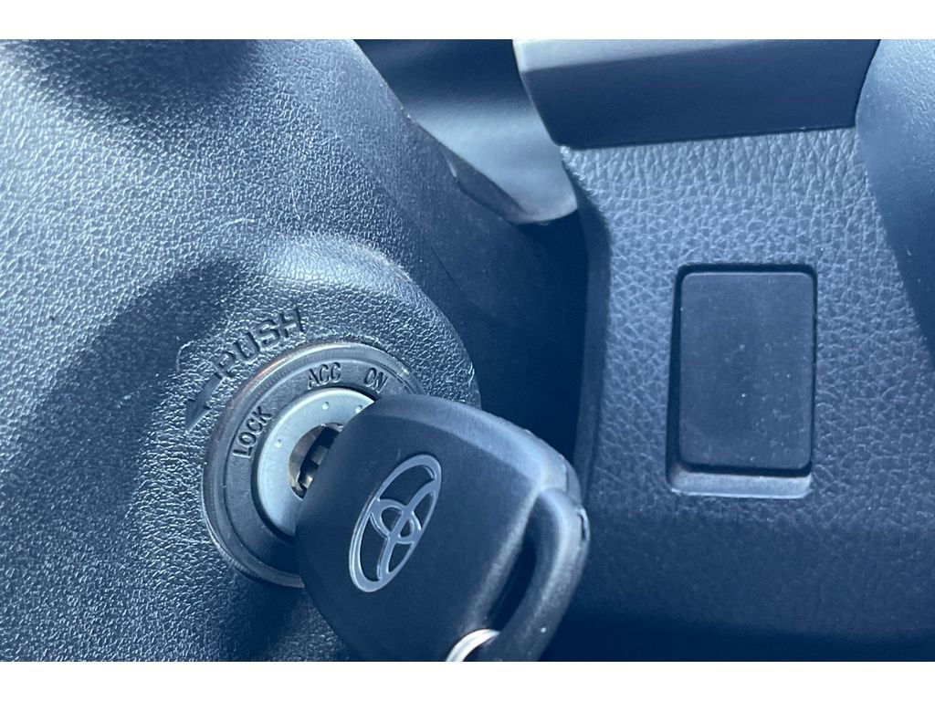 2017 Toyota RAV4 XLE photo 32
