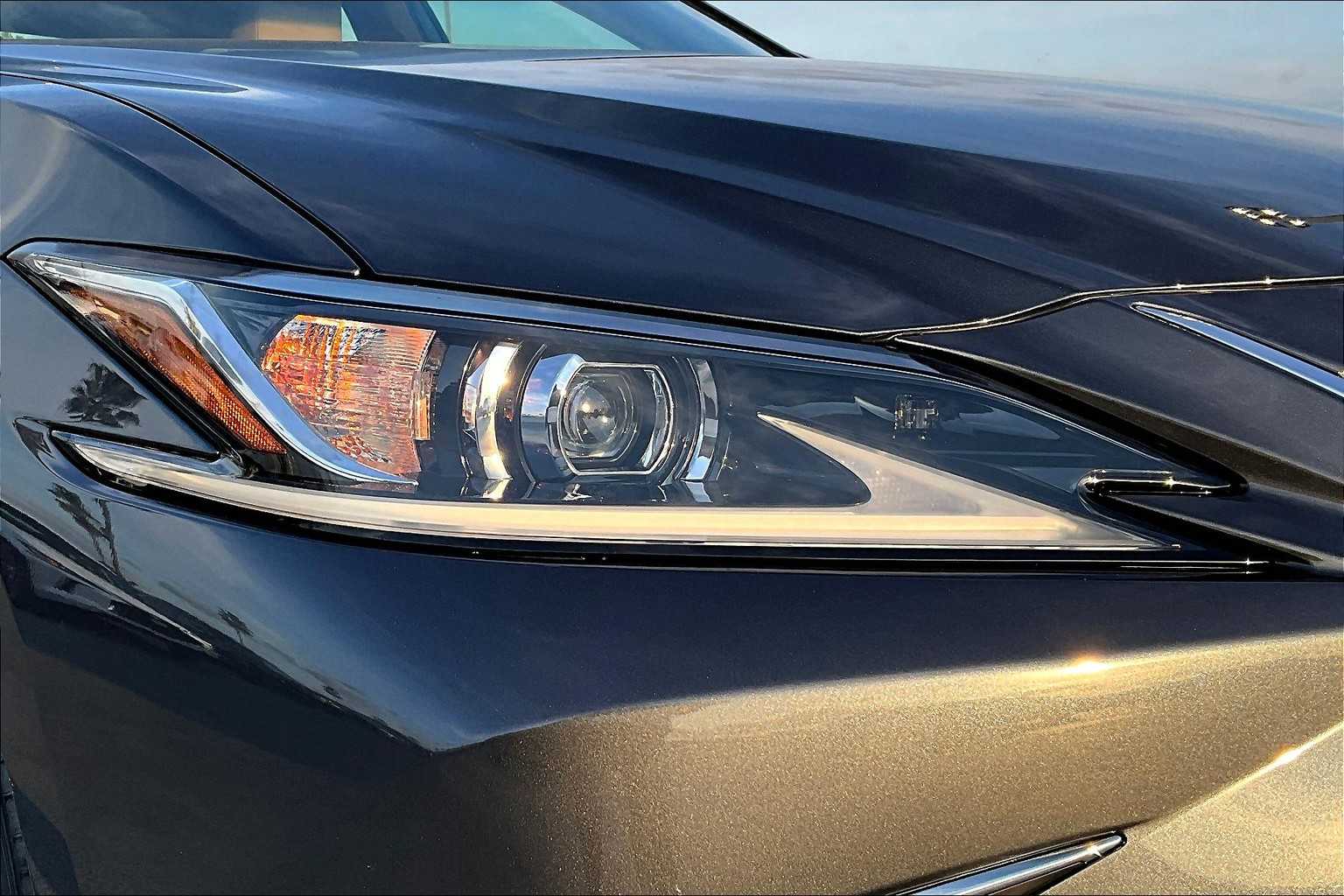 2025 Lexus ES 350 - Photo 21