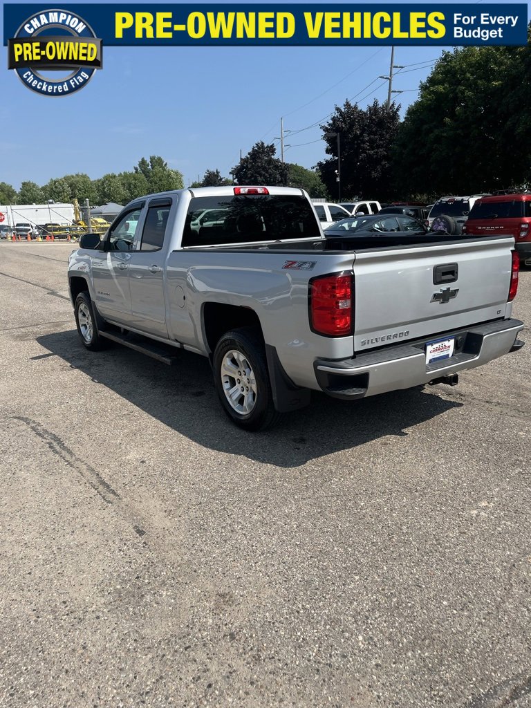 2017 Chevrolet Silverado 1500 LT2 photo 2