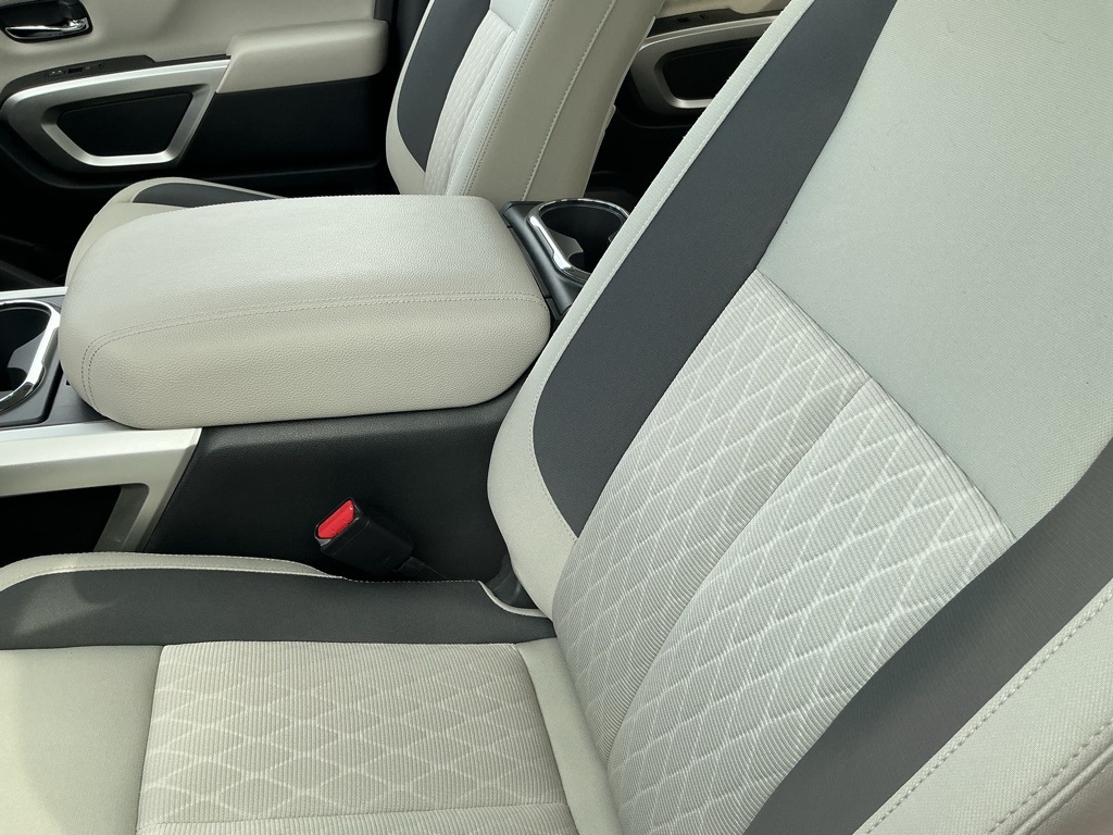 2024 Nissan Titan SV photo 4