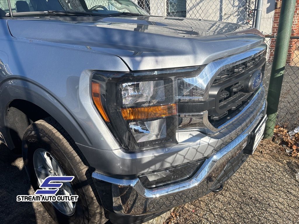 2023 Ford F-150 XLT photo 2