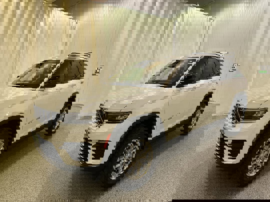 2025 Jeep Grand Cherokee Laredo X photo 4