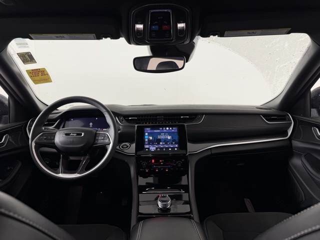 2023 Jeep Grand Cherokee Altitude photo 3