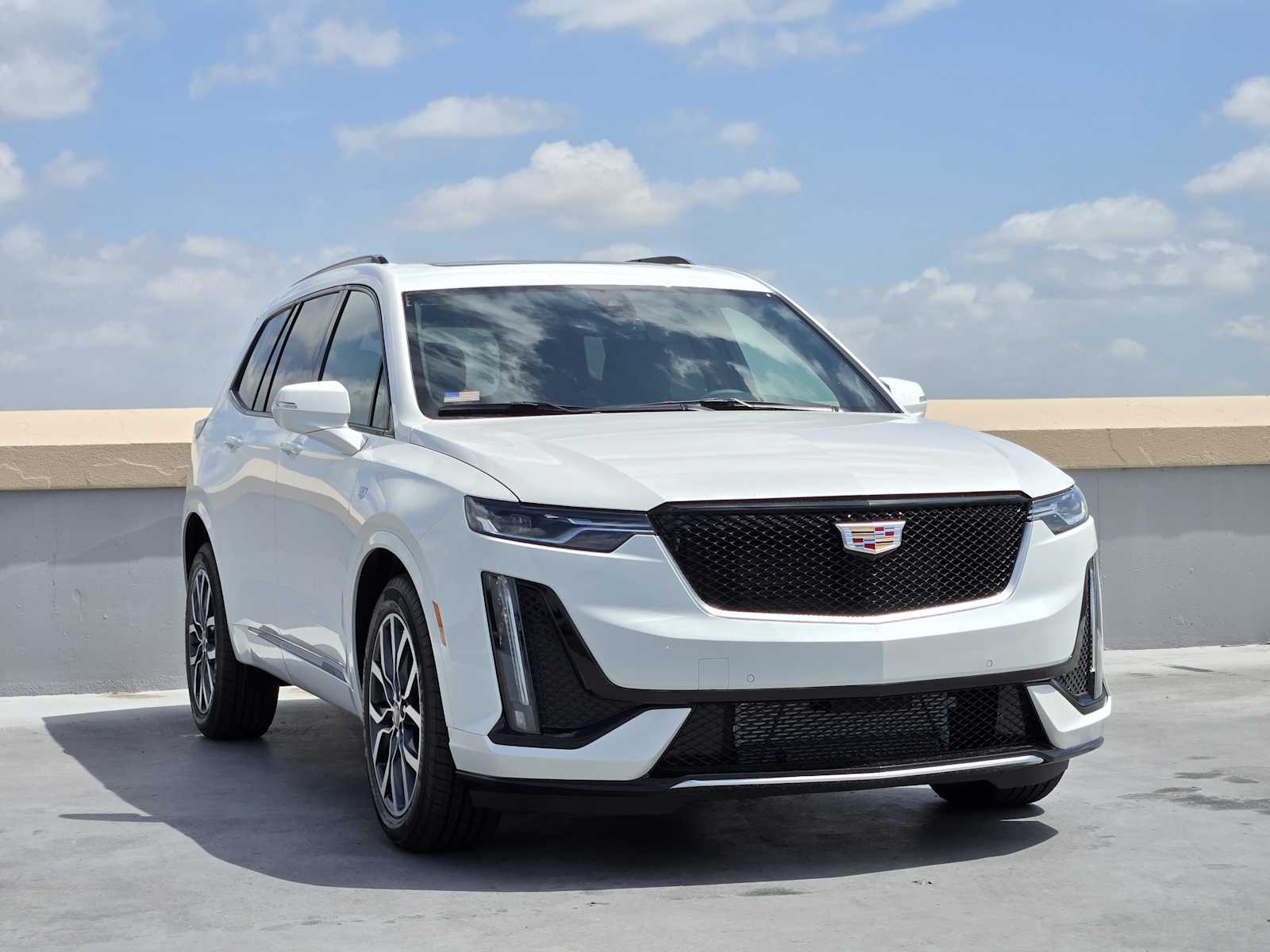 2025 Cadillac XT6 Sport photo 2