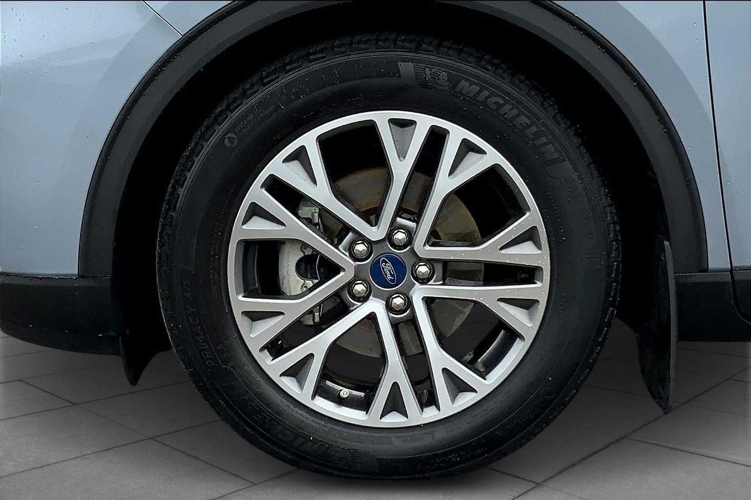 2022 Ford Escape SEL photo 10