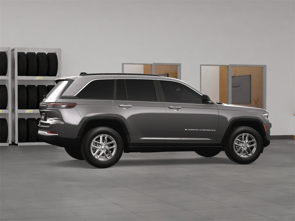 2025 Jeep Grand Cherokee Laredo photo 17