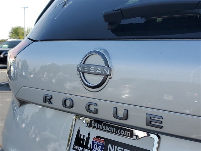 2025 Nissan Rogue SV photo 2