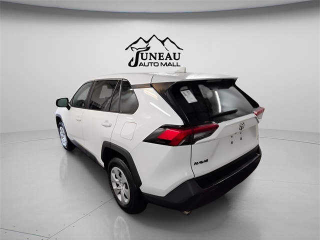 2024 Toyota RAV4 LE photo 3