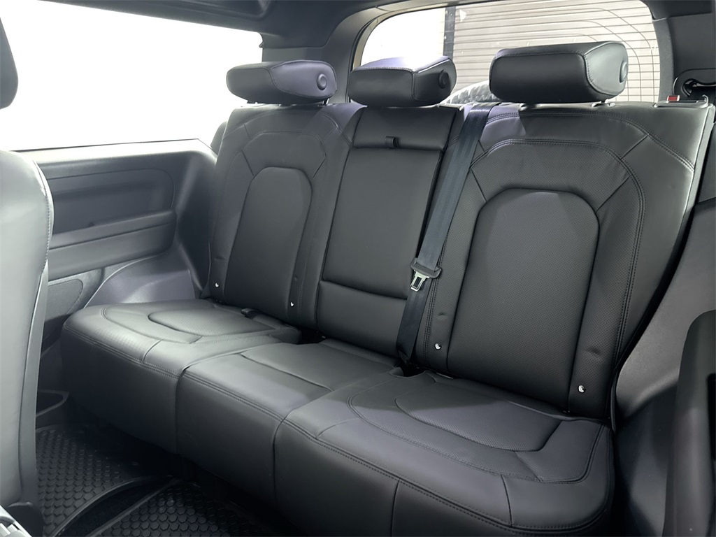 2025 Land Rover Defender 90 X-Dynamic SE photo 20