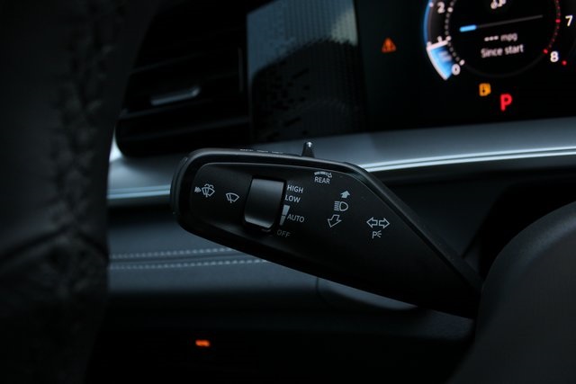 2025 Volkswagen Tiguan SE R-Line Black photo 3